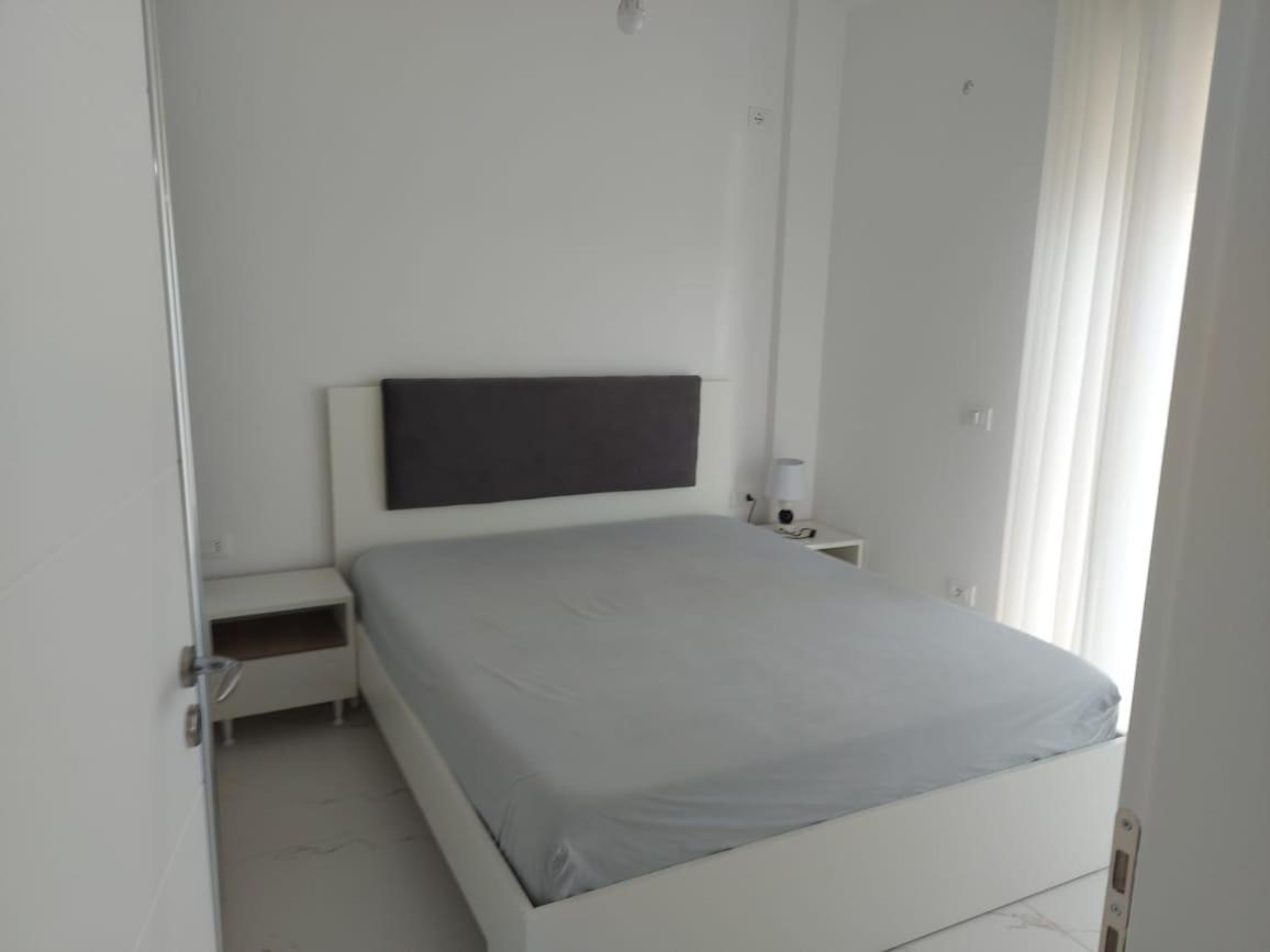 Edan Apartments Vlorë Esterno foto