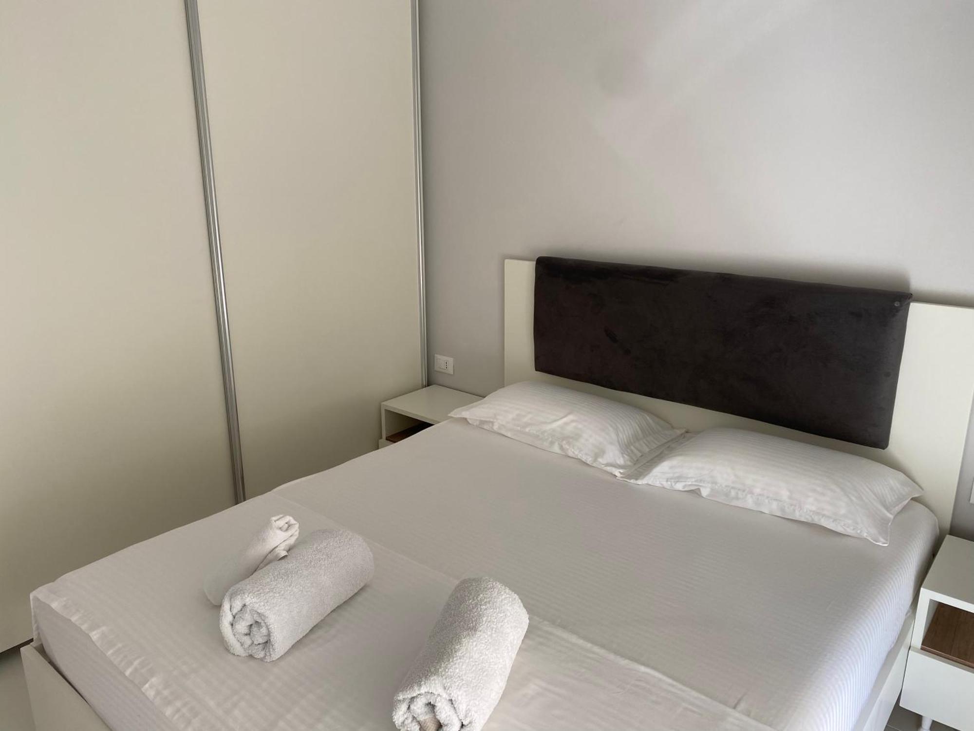 Edan Apartments Vlorë Esterno foto